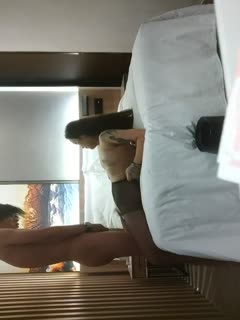 B21012022-11-17【无情的屌丶】纹身外围御姐，一进来推到隔着黑丝摸穴，跪地深喉插嘴 - coolhot av