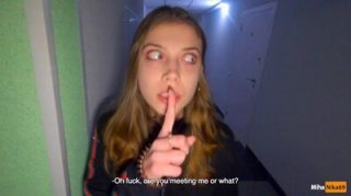    爸媽在家，我們直接在樓梯上幹了起來，射滿在褲子裡面也只能穿上 POV 4K - coolhot av