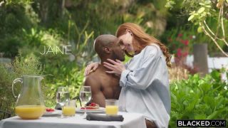    身材火辣身上穿着诱惑的泳衣，被黑人的巨大肉棒疯狂中出激烈做爱（欧美） - coolhot av